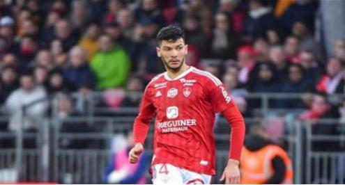 هدف الأهلي.. أشرف داري على مقاعد بدلاء بريست لمواجهة لانس في الدوري الفرنسي